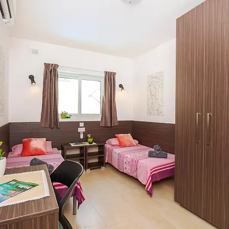 Valley View 3 Bedroom Maisonette メーリッハ