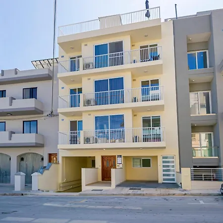 Valley View 3 Bedroom Maisonette アパート メーリッハ