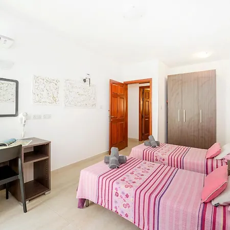 Valley View 3 Bedroom Maisonette メーリッハ