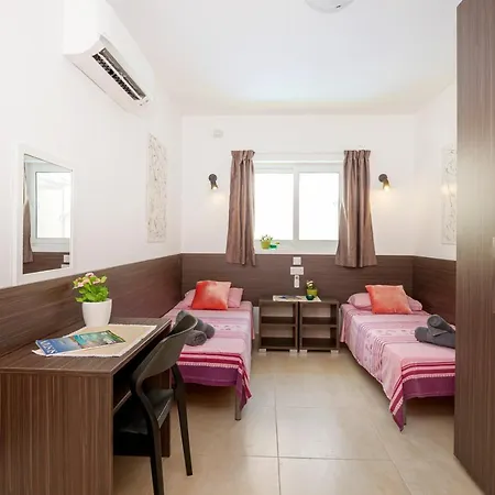 Valley View 3 Bedroom Maisonette メーリッハ